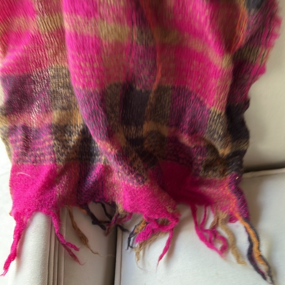 I Love  H81 plaid fringed Scarf - Picture 3 of 3